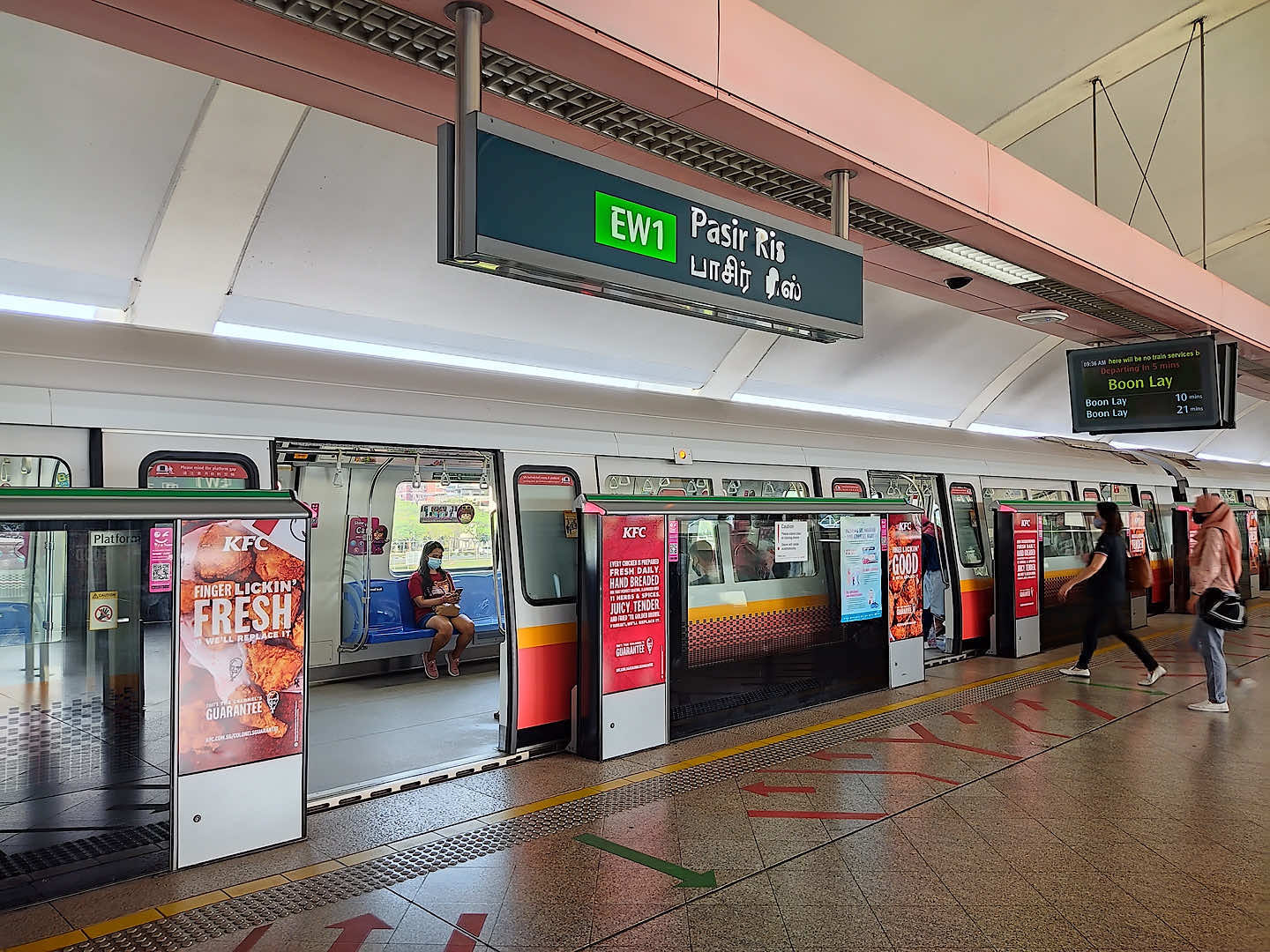 Pasir_Ris_MRT_Platform